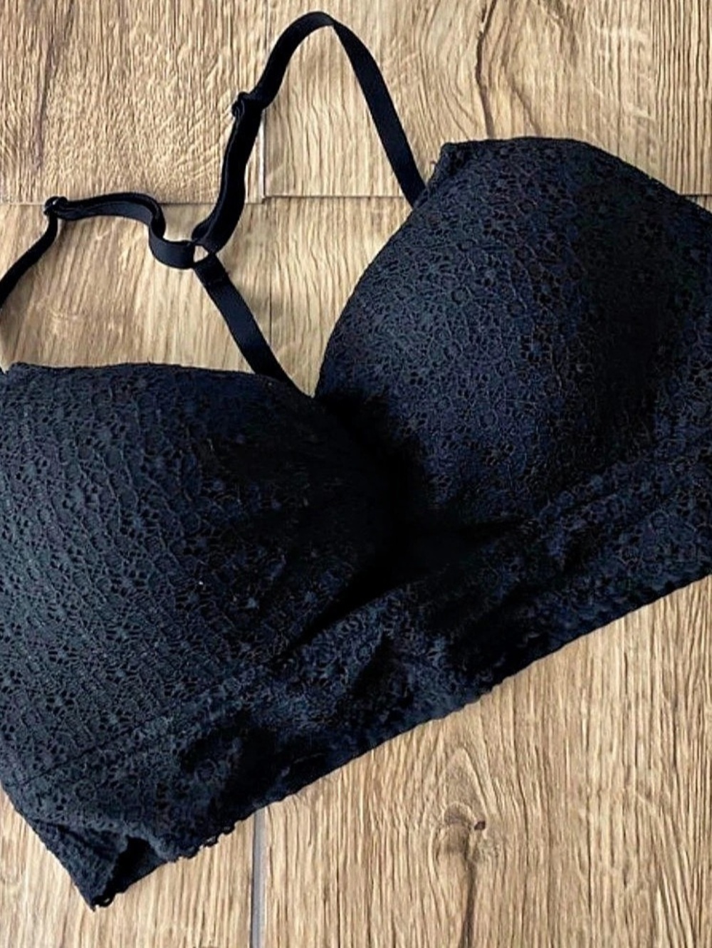 Victoria's Secret Body by Victoria Uplift No Wire Lace T Back Bra in Black 32C